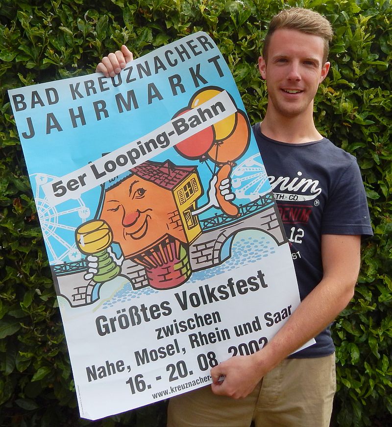 Christopher Müller mit Plakat