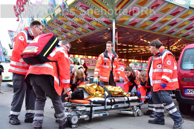 Helfer auf dem Jahrmarkt im Einsatz