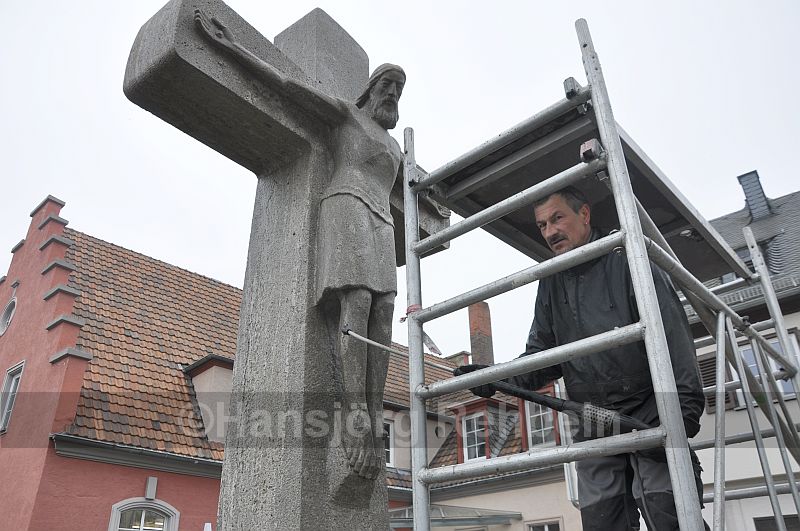 Brückenkreuz gesäubert