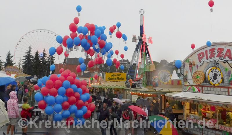 Noch eine originelle Idee: Der Luftballon-Weitflugwettbewerb des "Freundeskreis Kreiznacher Johrmarkt"