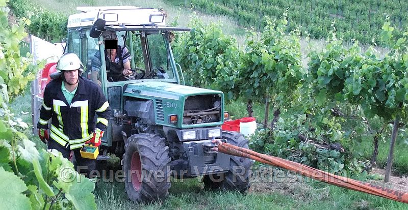 Traktor im Weinberg bei Kandel umgestürzt - Was ist zu tun?